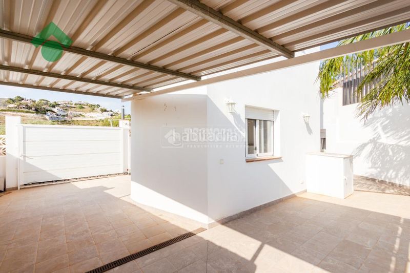 Foto 677d6497-7648-4fe1-bf09-62294f1adcc1. Casa aparellada amb aparcament a Cotobro Almuñécar