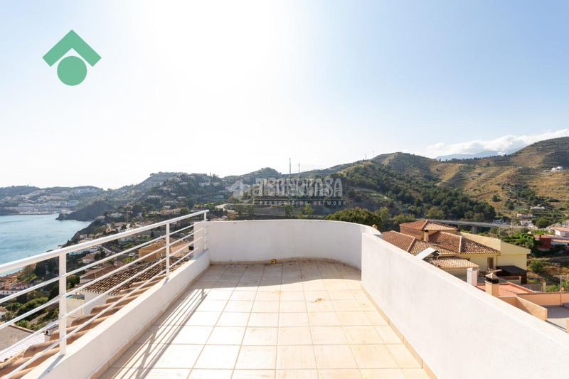 Foto c9e5e7e2-686c-4be3-884f-3866c3def072. Casa aparellada amb aparcament a Cotobro Almuñécar