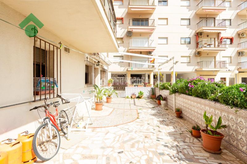 Foto 3a1a47c7-b018-43c8-9631-e3139fc129ed. Piso  en venta en Almuñecar centro Almuñécar