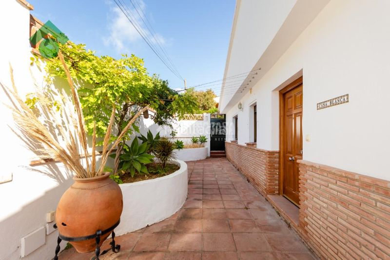 Foto fc46c726-7c2e-416f-8a89-c2245fc95bb7. Casa amb aparcament a Urb. San Antonio Almuñécar