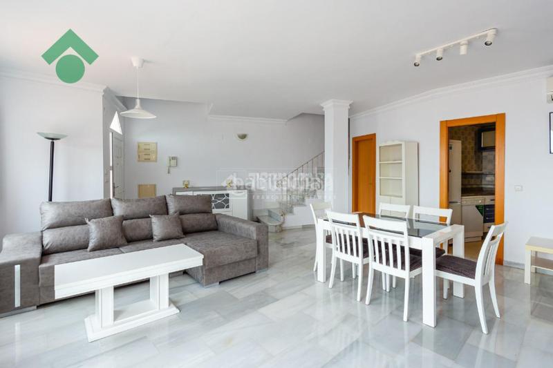 Foto 285724e6-f6db-4bb5-bcf9-610a0418fc59. Rent towny house with parking in Cotobro Almuñécar