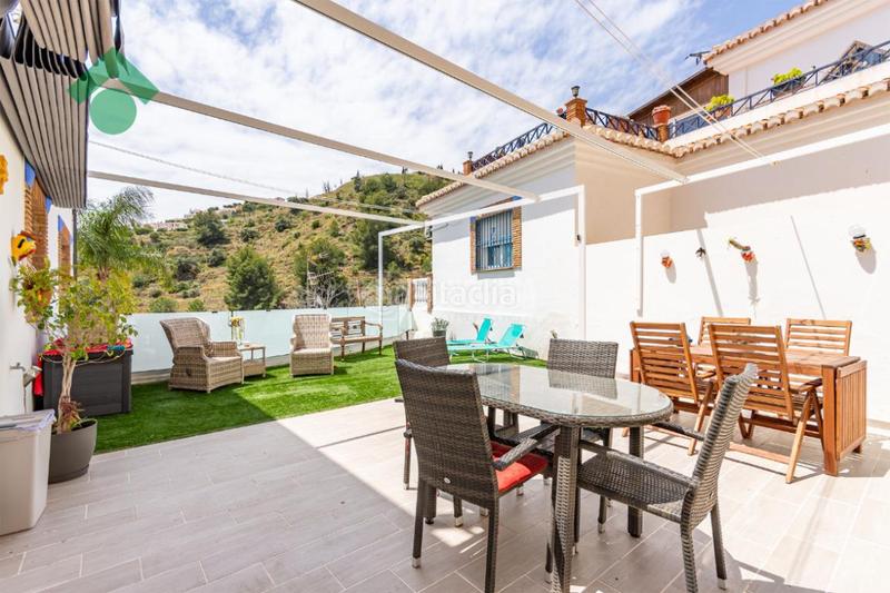 Foto 8c24e367-afec-422e-b591-7a67dd67c033. Casa aparellada amb aparcament a Cotobro Almuñécar