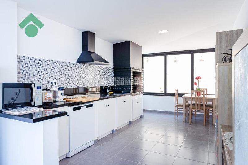 Foto 9736fd99-489a-4513-822b-e941764c5e0b. Casa aparellada amb aparcament a Cotobro Almuñécar