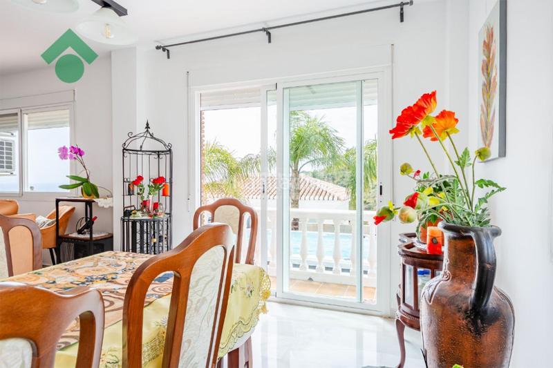 Foto e7067456-2f17-45e5-9fd5-bd78d9498029. Casa aparellada amb aparcament a Cotobro Almuñécar