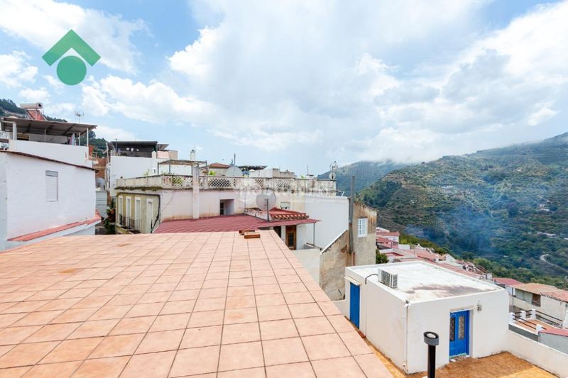 Foto f5234928-dac8-4160-b8a6-06f0d448a839. Casa aparellada a Otívar