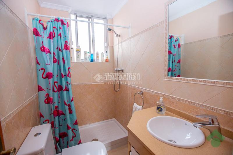 Foto a6930e3d-d2af-43d9-b820-98f652344a9c. Casa pareada casa en venta en Almuñecar centro Almuñécar