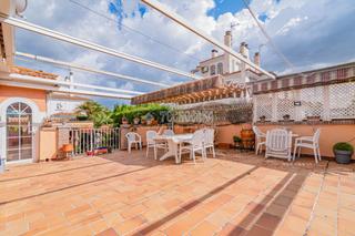Casa aparellada a Peligros. Casa en venta en peligros