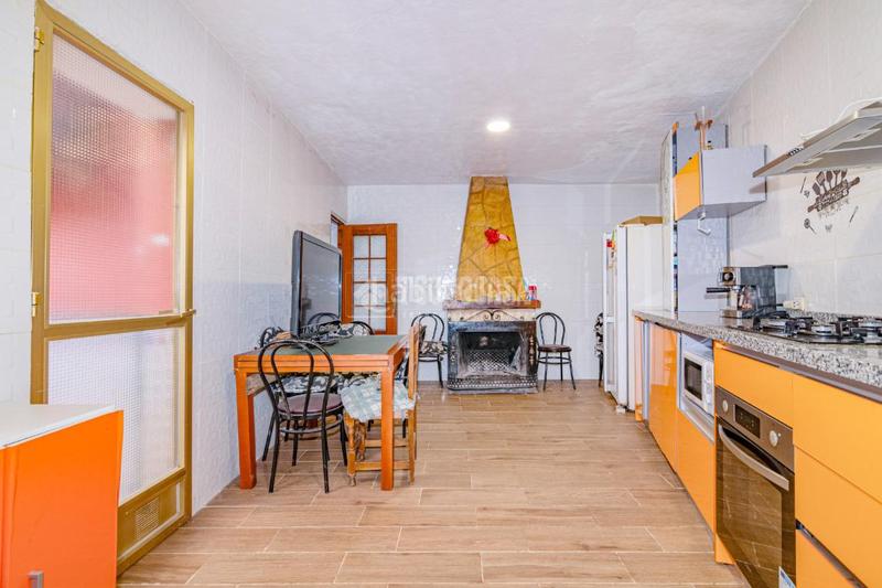 Foto 281d04a8-a61c-41b1-b988-312ad8856eaa. Casa aparellada a Peligros