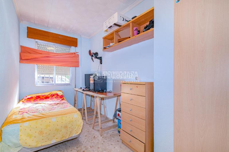 Foto b086654f-fb64-45c5-addb-efb43adbe25d. Casa aparellada a Peligros