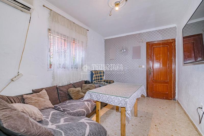 Foto f93be6e6-2088-4223-8ae2-0c738edf0d2c. Casa aparellada a Peligros