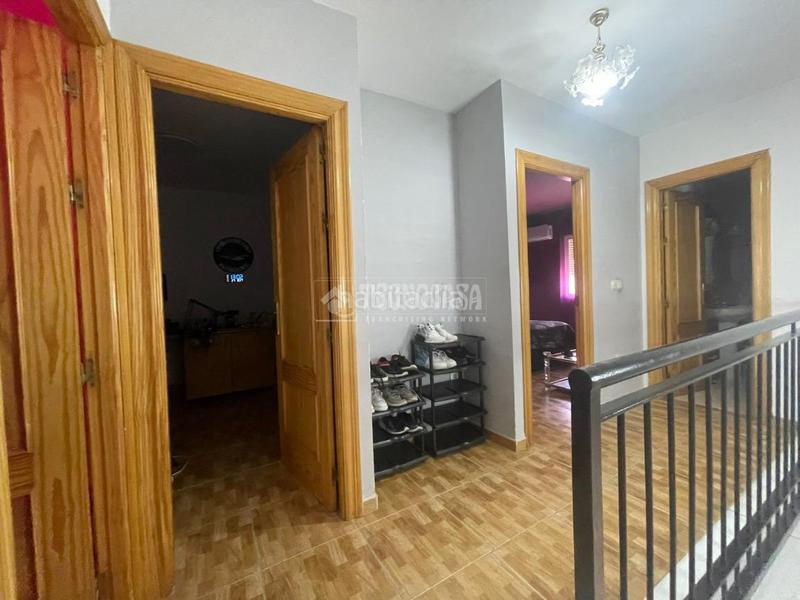 Foto c62dc556-4e89-4d5d-aa5d-fc58bb377fc6. Casa pareada casa en venta en gevéjar en Güevéjar