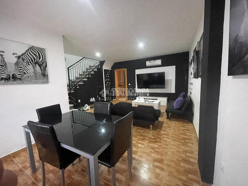 Foto f53b4d6b-7fbb-41cd-b202-0eda314be16c. Casa pareada casa en venta en gevéjar en Güevéjar