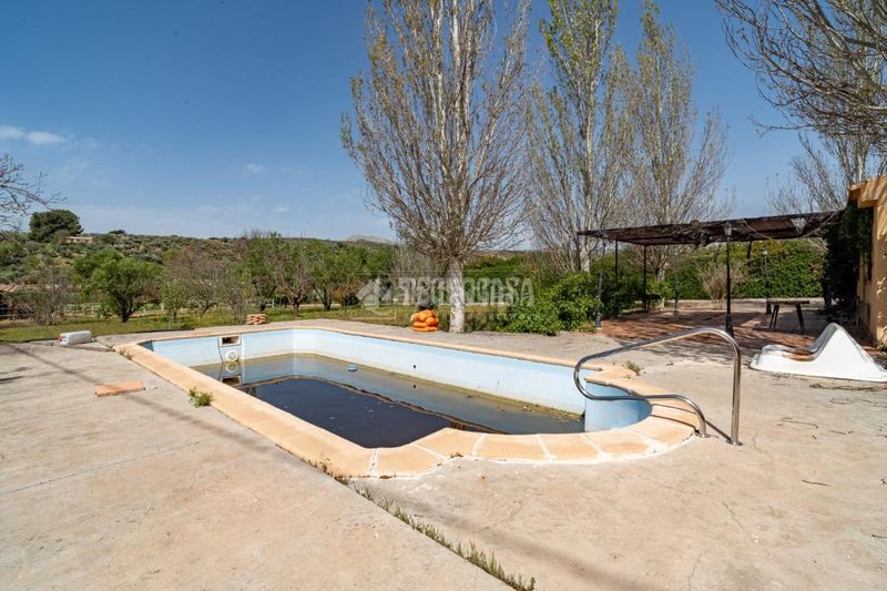Foto a9d34807-8385-46e4-b982-578171f1e825. Masia a Iznalloz
