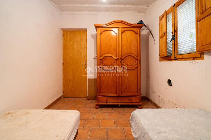 Foto e79e1c31-301e-41d1-9e7c-ef2cb3f4aee8. Masia a Iznalloz
