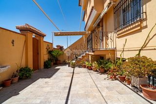 Towny house in Jun. Casa en venta en jun
