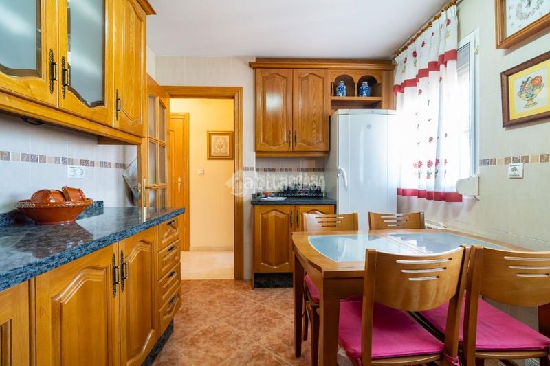 Foto 5e2a31a5-086d-40ad-a50b-d74d311802c5. Casa aparellada a Jun