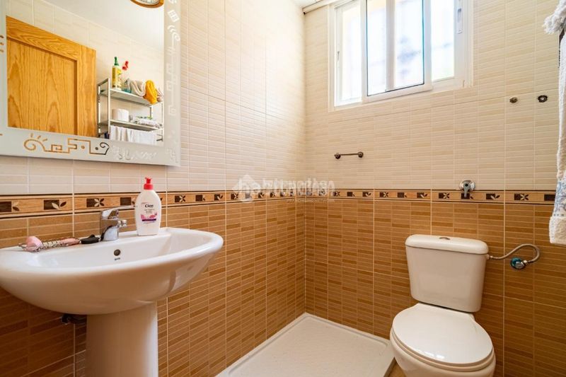 Foto 7a36bd31-4531-4c4c-83d5-757fa78bde97. Casa aparellada a Jun