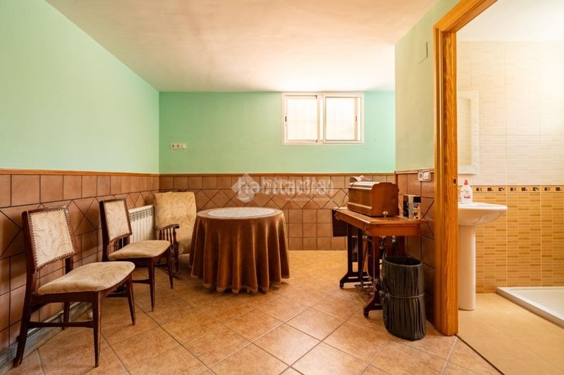 Foto 948416af-fe6d-4c89-9410-d41bb20b08a4. Casa aparellada a Jun