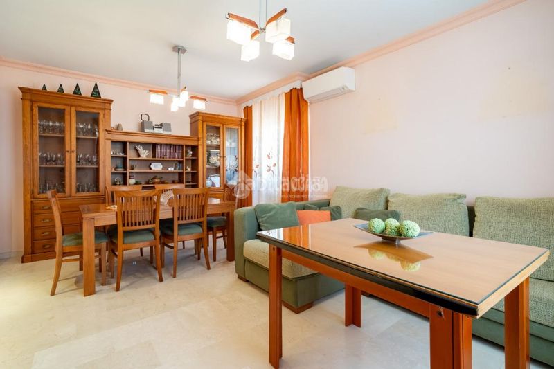 Foto bcd21a40-7f7a-4e9b-8b1a-70ff7176e30f. Casa aparellada a Jun