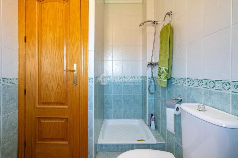 Foto e554bd83-5193-4420-b099-3108652e7d17. Casa aparellada a Jun
