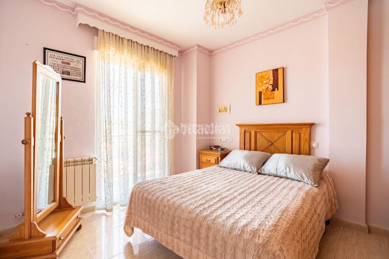 Foto f9b44d3a-b1af-45bd-886a-9f5069f45941. Casa aparellada a Jun