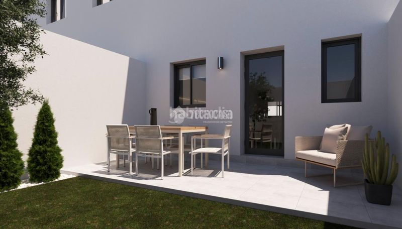 Foto b40be3c3-e949-45e9-8ebe-7865cb5c3170. Casa aparellada a Alfacar
