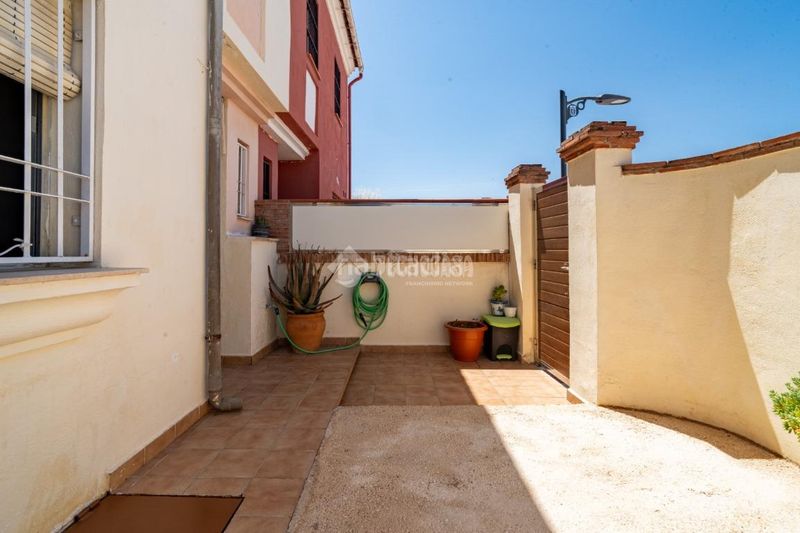 Foto fe019fb5-ddb7-47c8-bfee-942f263dcebf. Casa aparellada a Pulianas