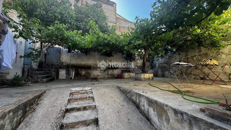 Foto d6f10a18-0b4c-414b-9567-0657604b6e90. Casa aparellada a Iznalloz