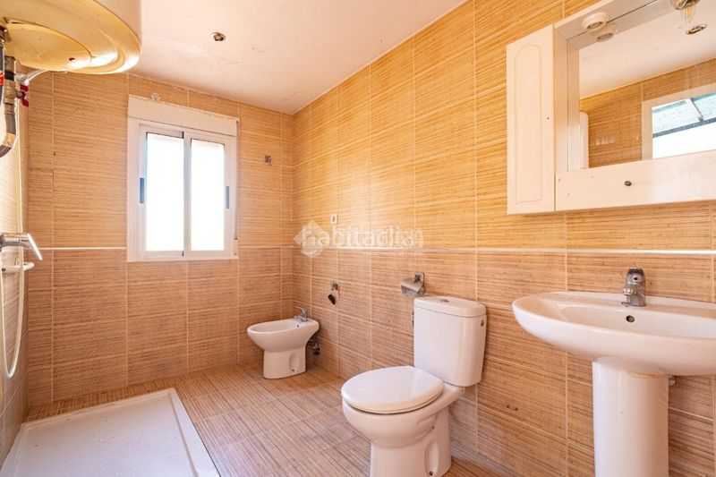 Foto 1a0b25b1-cacd-49f9-98b4-c798566fa2d8. Casa aparellada a Peligros