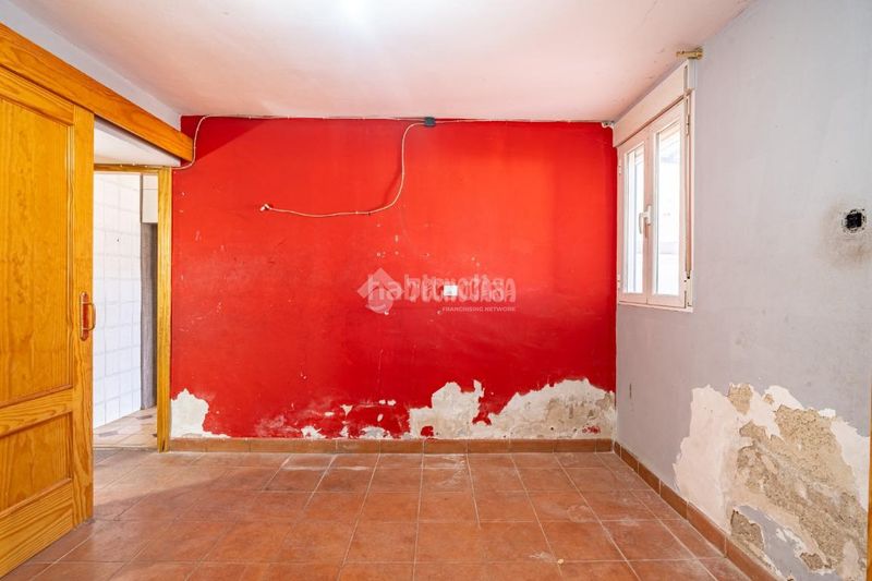 Foto 6ad471f7-7a93-4a41-9586-6b8363d02af2. Casa aparellada a Peligros