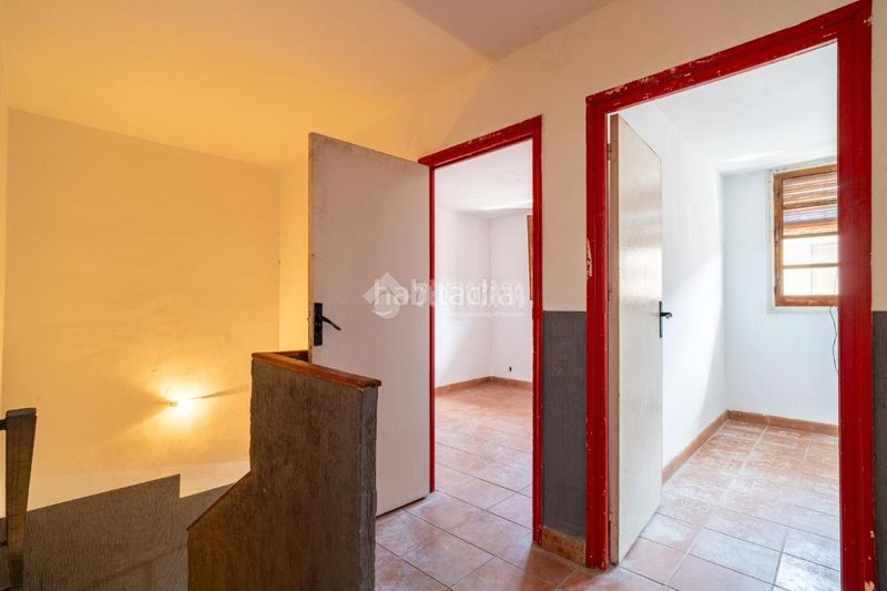 Foto bfc1eb82-62c6-4102-95fc-b543e85cc352. Casa aparellada a Peligros