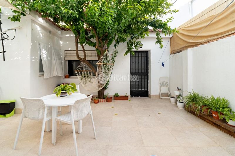Foto c4ca5066-b351-4656-94a3-a124b32f5b63. Casa aparellada a Peligros