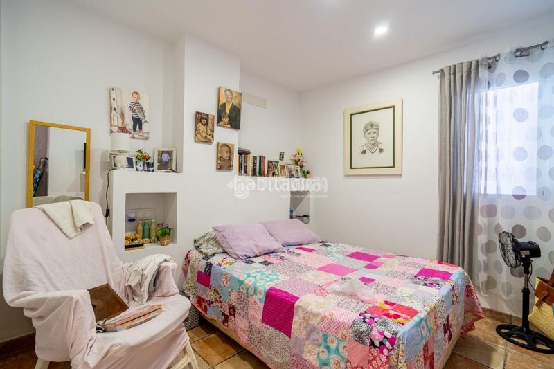 Foto d16d84e3-1750-4c5c-b8dd-6dd67fae4c73. Casa aparellada a Peligros