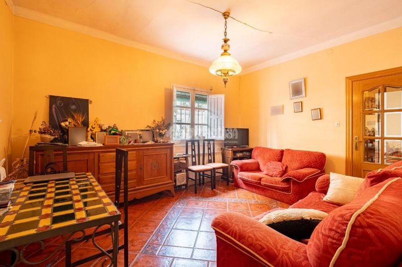 Foto f2b6214b-6a6a-47dc-84a3-59e9483086e2. Casa a Peligros