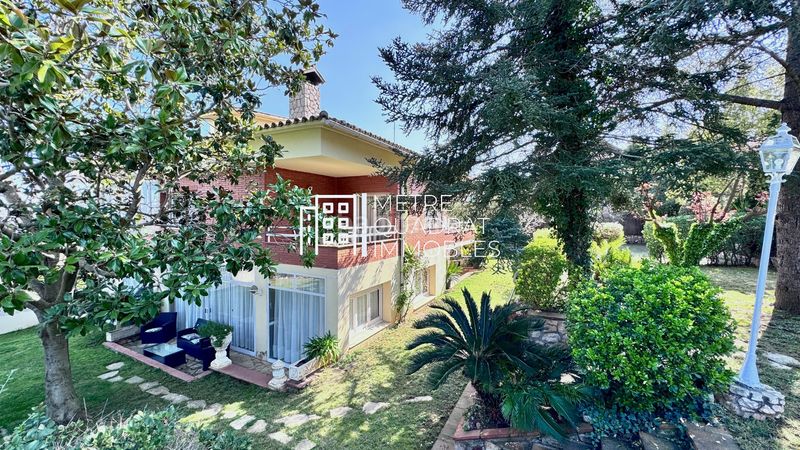 Foto b7917757-3ea9-48be-ad34-f463272a3f21. Casa en Corbera de Llobregat