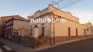 Casa adossada a Móra la Nova. Fantástica casa de estilo modernista en mora la nova.