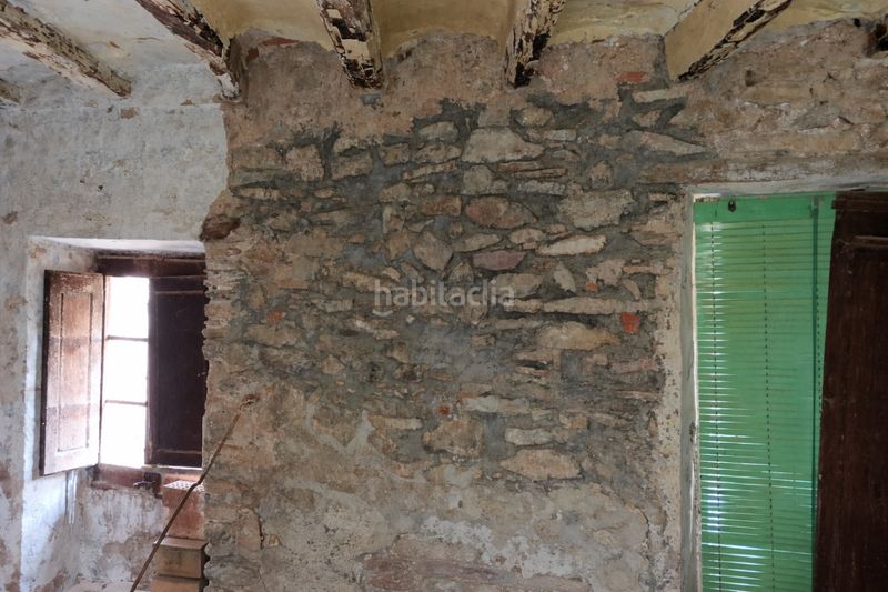 Foto 642af835-da67-418e-9db9-784f1ce72ddb. Casa pareada en carrer major 19 gran casa de piedra en la torre de fontaubella (priorat) en Torre de Fontaubella (La)