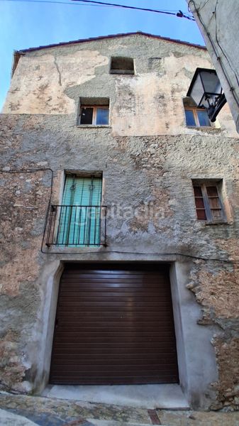 Foto f4ef71dd-466a-4e79-9a3e-00d7e3ab2ea9. Casa pareada en carrer major 19 gran casa de piedra en la torre de fontaubella (priorat) en Torre de Fontaubella (La)