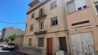 Casa aparellada  Carrer industria 6. ¡oportunidad única para inversores! edificio con 3 viviendas ind