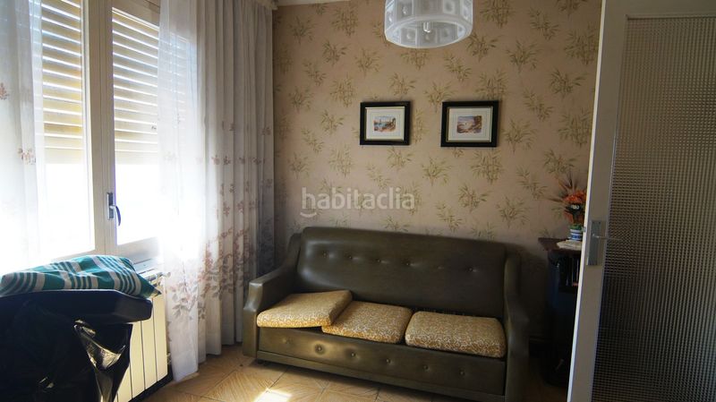 Foto 16a6e399-aa78-4655-a329-395c7f9e9b75. Casa aparellada amb calefacció a Móra la Nova