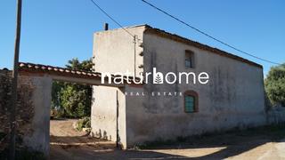 Country house in Plaa de les escoles velles 10. Gran masia en constant