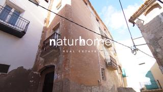 Casa aparellada a Calle mayor 37. Gran casa de pueblo en rasquera