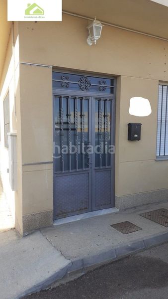 Foto 3c81457d-819c-495d-bec6-dbf23b8bcb1a. Lloguer local comercial a Roales