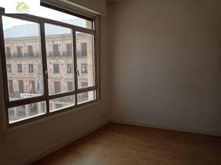 Rent Office space in Casco Antiguo. Alquiler oficina en santa clara sin muebles