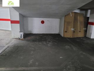 Parking voiture à Casco Antiguo. Garaje en venta al lado de la estación de tren
