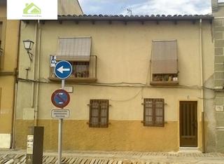 Maison à Casco Antiguo. Venta casa,para reformar,en plaza de la leña,8 habitaciones,con