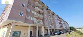 Appartement à Urbanización S.XXI - Carretera de Villalpando. Venta piso,zona casa mohina.3 habitaciones,ascensor,garaje