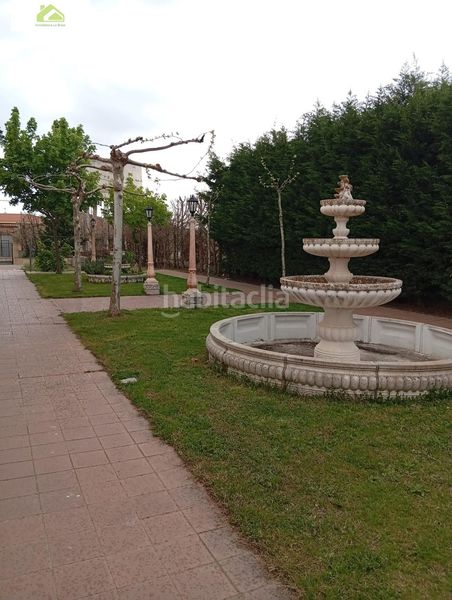 Foto 09601a56-df51-416f-a007-2e464e5d8072. Edifici a Gema