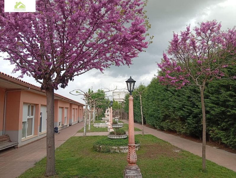 Foto 982f4529-2e31-4d6d-aa59-0b5299bdb5e1. Edifici a Gema