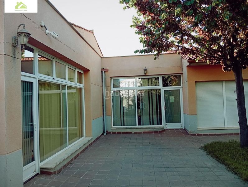 Foto c279f22a-b397-4532-8253-7f3eedf650b8. Edifici a Gema